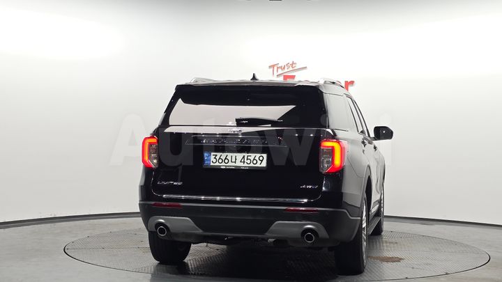 Ford Explorer 2021 — 4