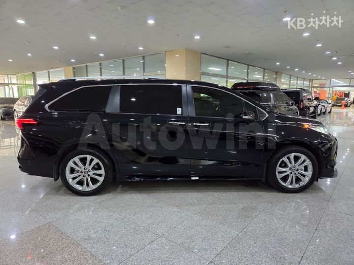 Toyota Sienna 2022 — 5