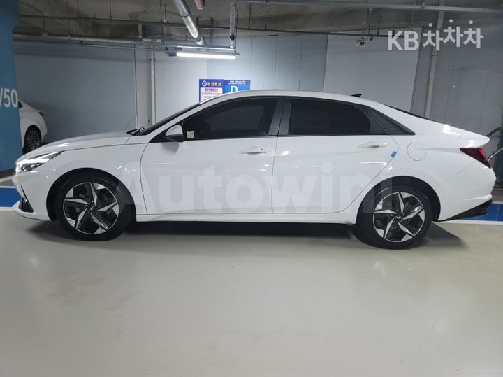 Hyundai Avante 2021 — 3
