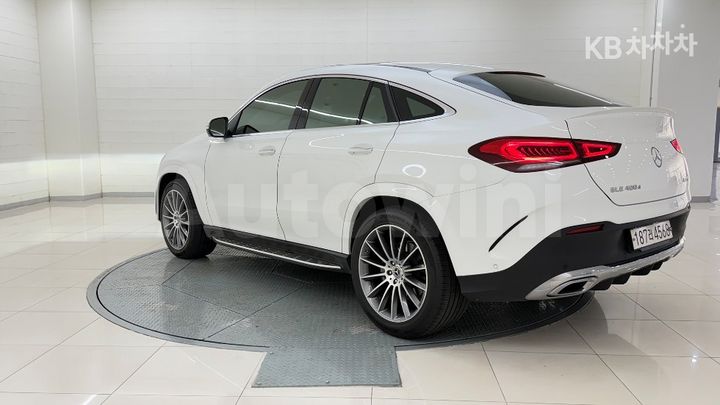 Mercedes Benz GLE Class 2023 — 3