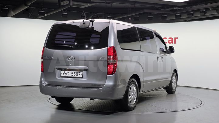 Hyundai Starex 2016 — 2