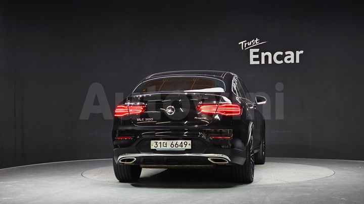 Mercedes Benz GLC Class 2019 — 4