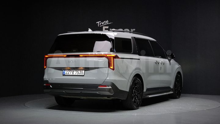 Kia Carnival 2025 — 2