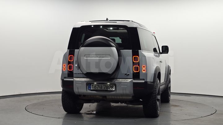 Land Rover Defender 2022 — 3