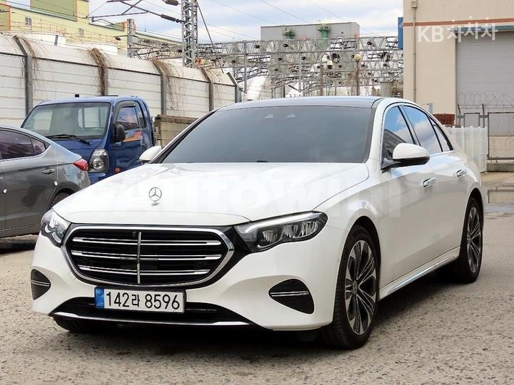 Mercedes Benz E Class 2024 — 2