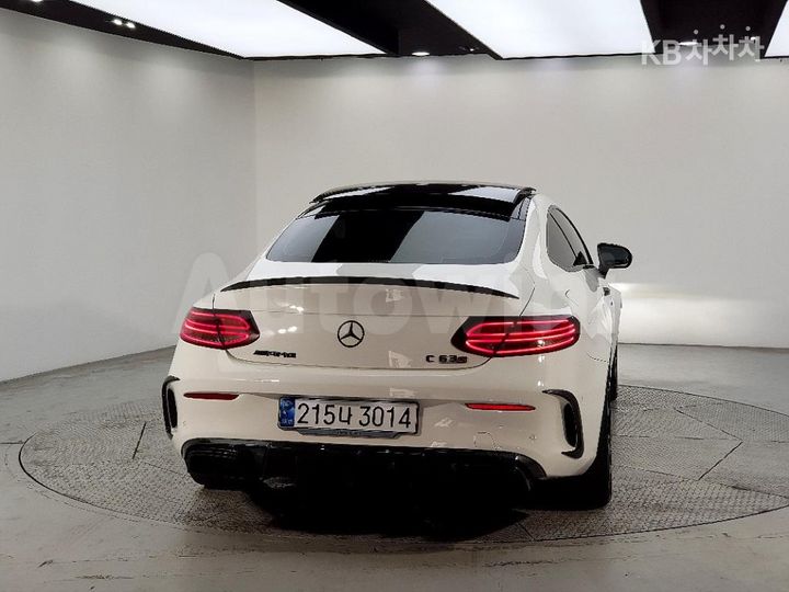 Mercedes Benz C Class 2018 — 3
