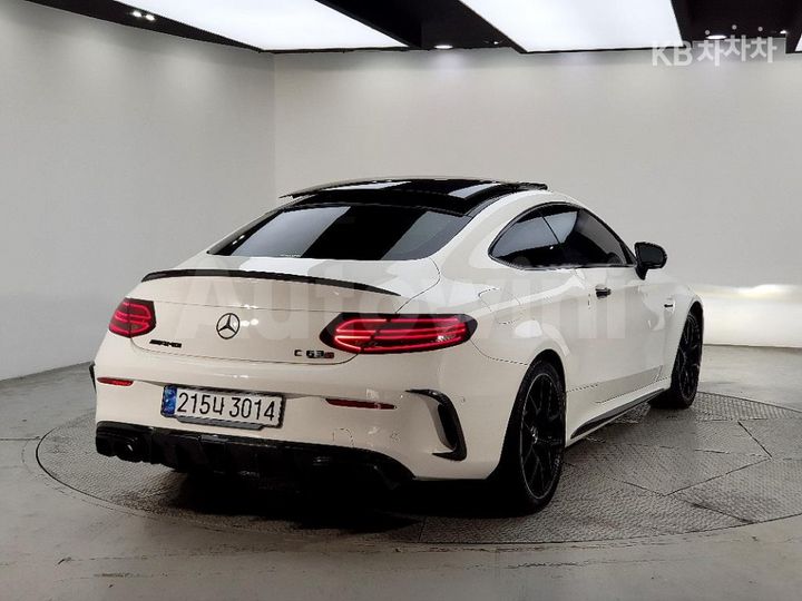 Mercedes Benz C Class 2018 — 4