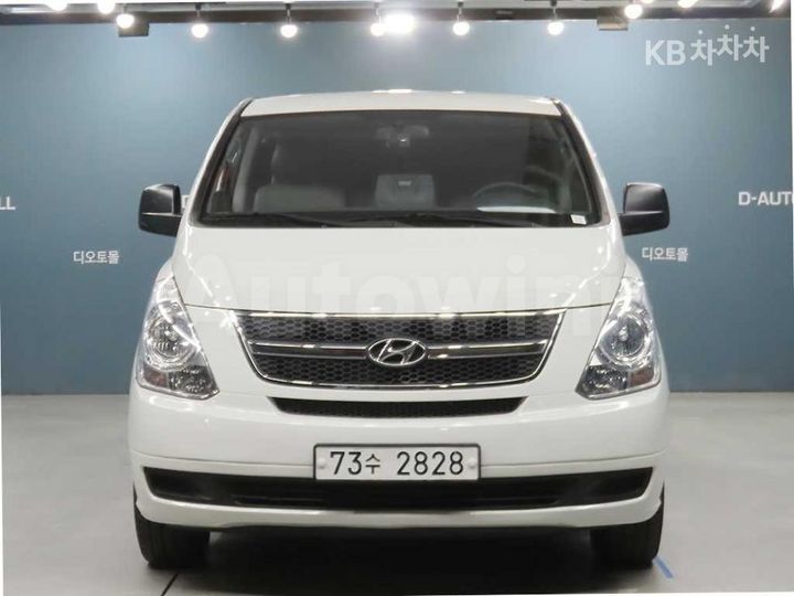 Hyundai Starex 2011 — 2