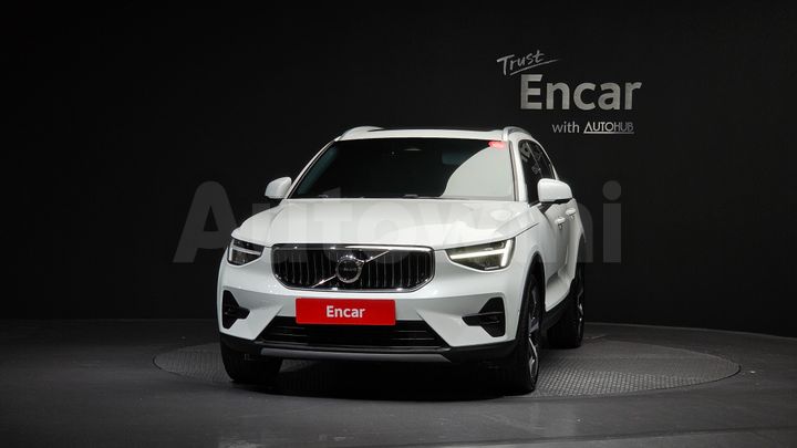 Volvo XC40 2023 — 3
