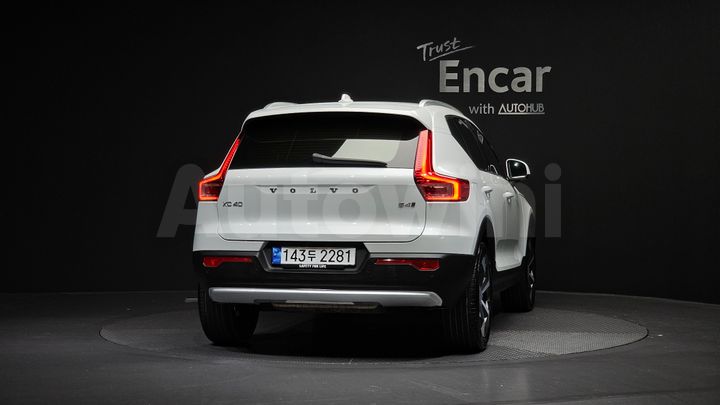 Volvo XC40 2023 — 4