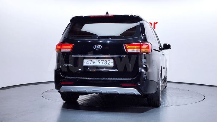 Kia Carnival 2015 — 4