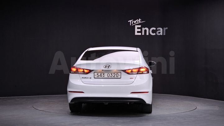 Hyundai Avante 2017 — 3