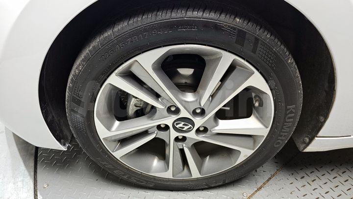 Hyundai Avante 2017 — 4