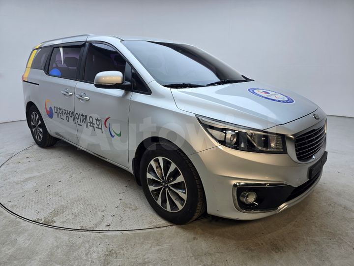 Kia Carnival 2015 — 3