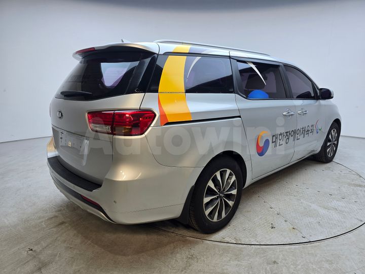 Kia Carnival 2015 — 4