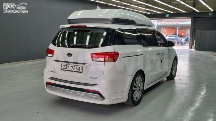 Kia Carnival 2017 — 2