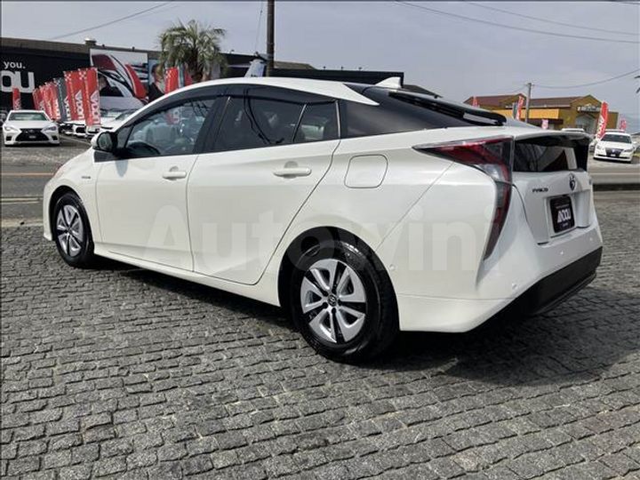 Toyota Prius 2017 — 2