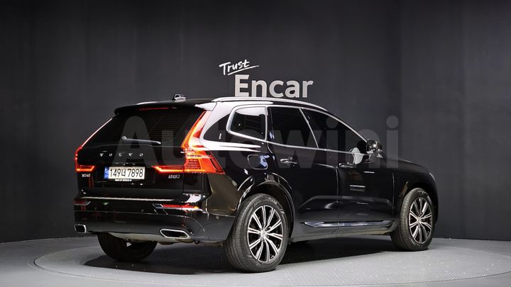 Volvo XC60 2021 — 2