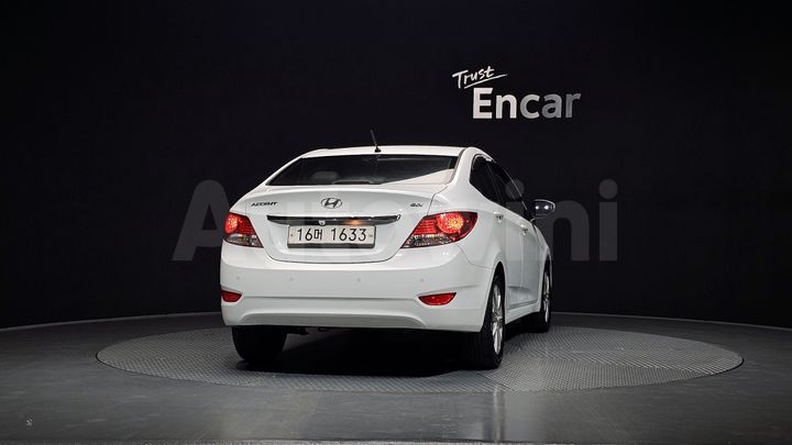 Hyundai Accent 2011 — 4
