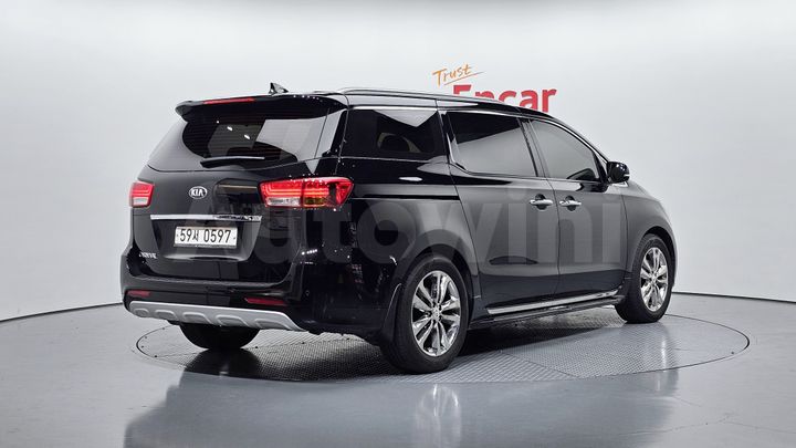 Kia Carnival 2017 — 2