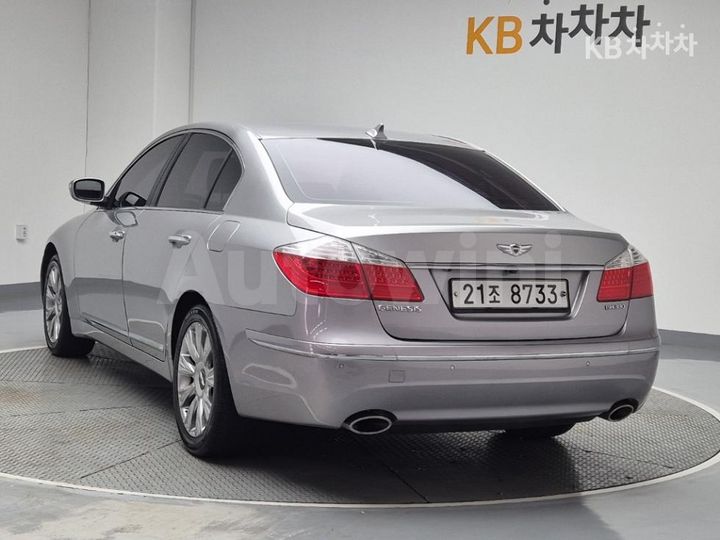 Hyundai Genesis 2011 — 2