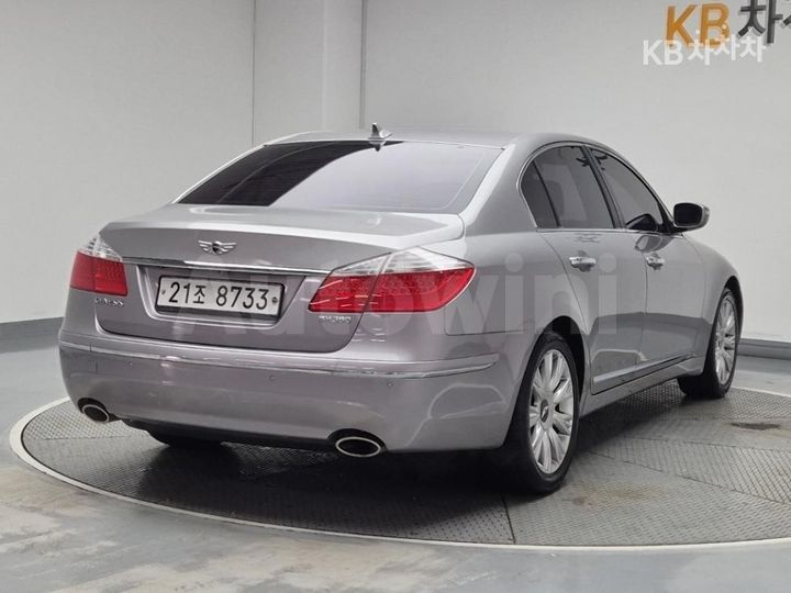 Hyundai Genesis 2011 — 3