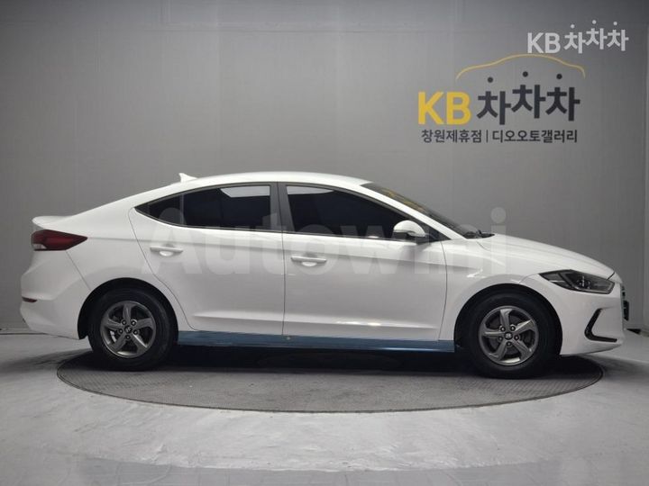 Hyundai Avante 2016 — 3