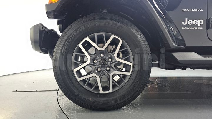 Jeep Wrangler 2024 — 4