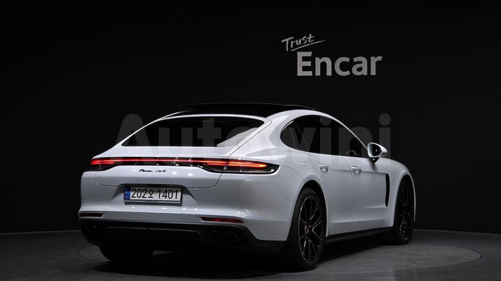 Porsche Panamera 2023 — 2