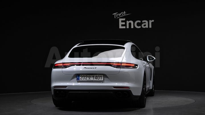 Porsche Panamera 2023 — 4