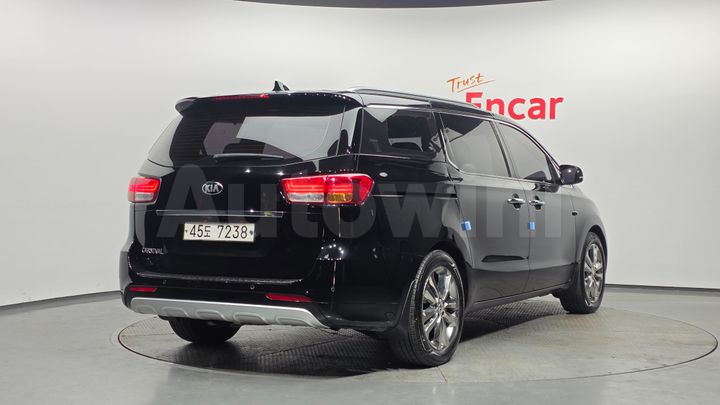 Kia Carnival 2017 — 2