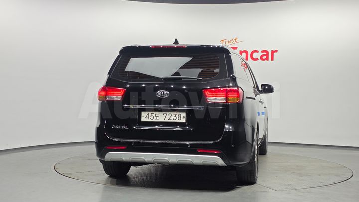 Kia Carnival 2017 — 4