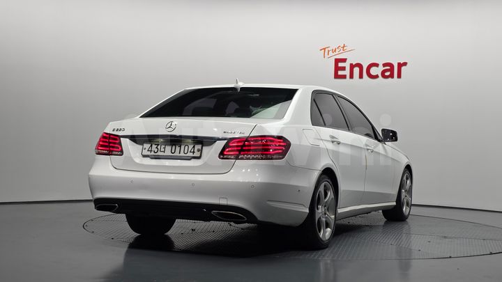 Mercedes-Benz E Class 2016 — 2