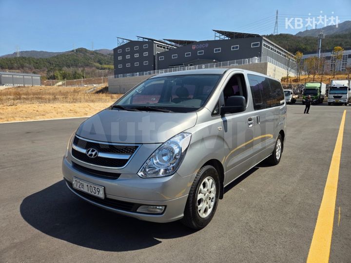 Hyundai Starex 2011 — 2