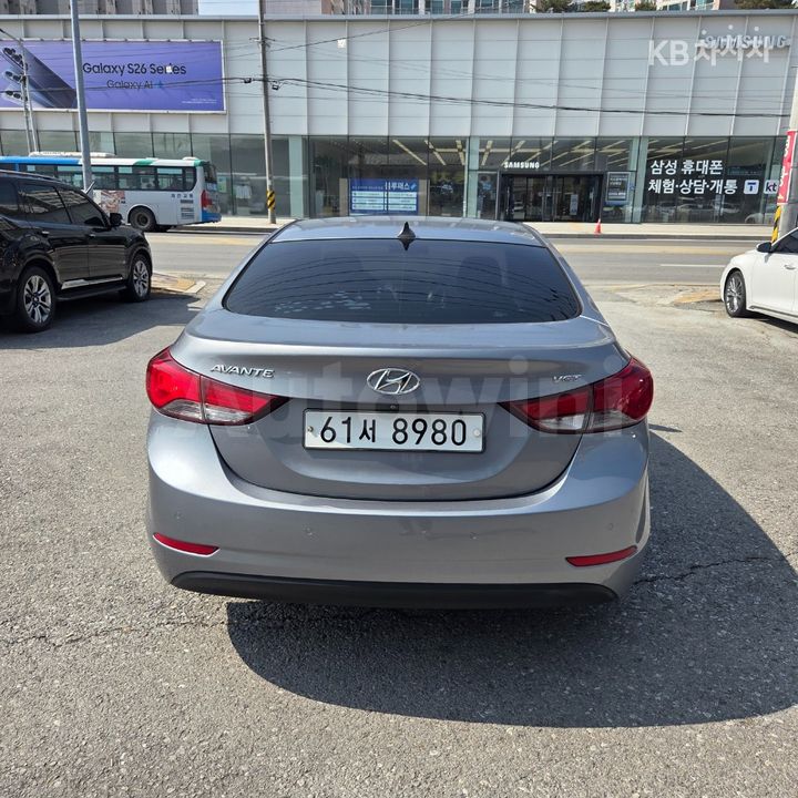 Hyundai Avante 2014 — 3