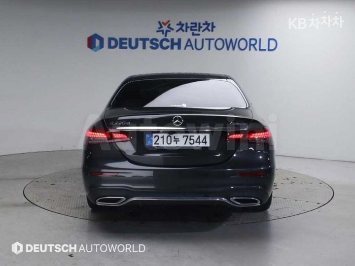 Mercedes-Benz E Class 2021 — 4