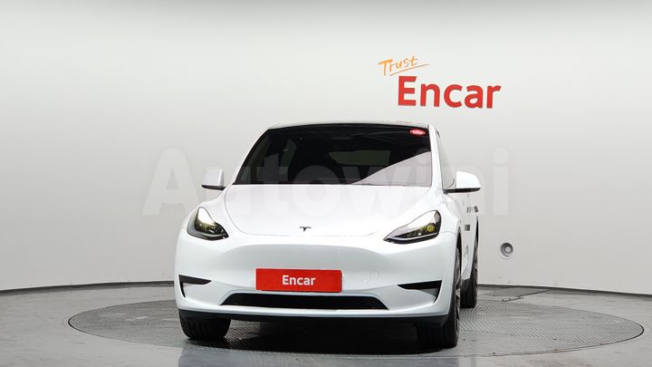 Tesla Model Y 2024 — 3