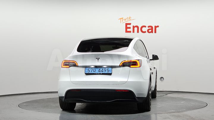 Tesla Model Y 2024 — 4