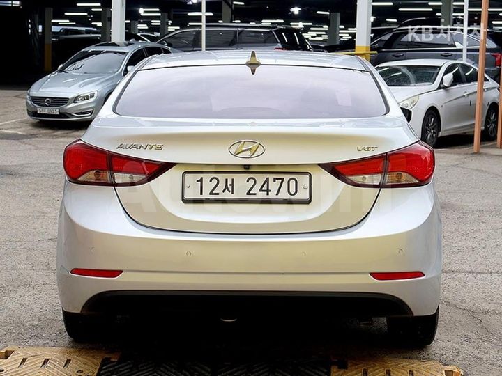 Hyundai Avante 2015 — 3