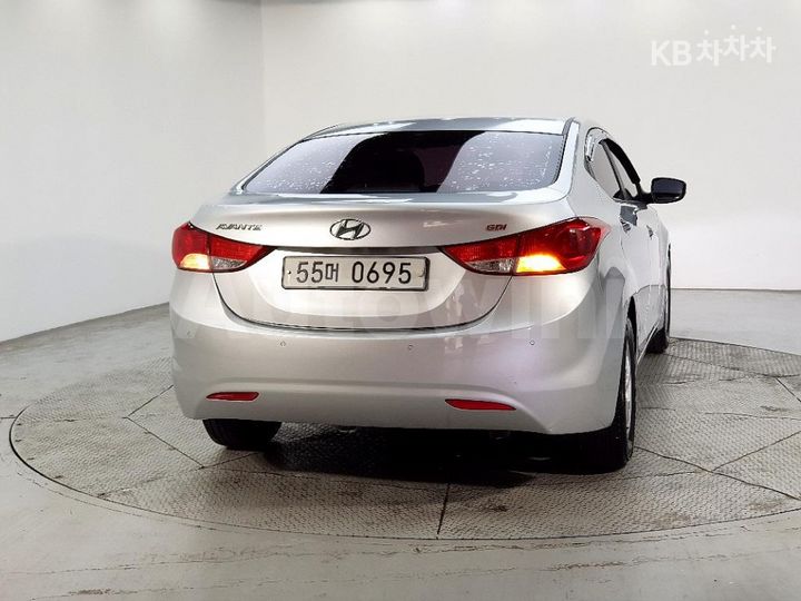 Hyundai Avante 2013 — 3