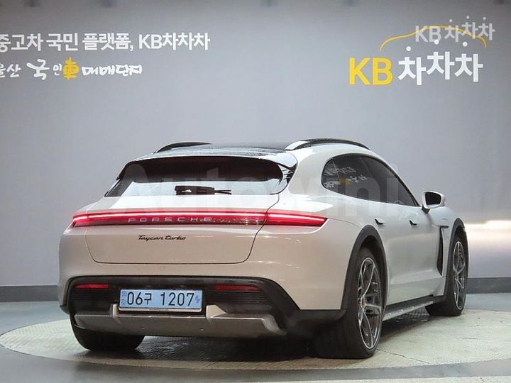 Porsche Taycan 2024 — 2