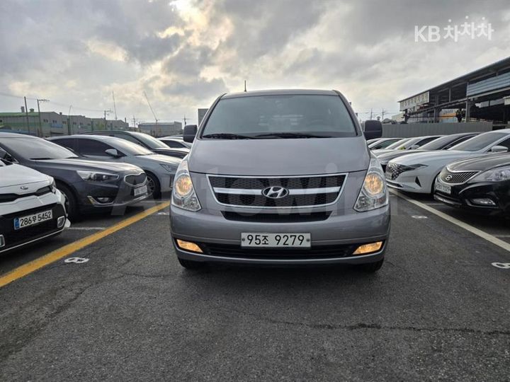 Hyundai Starex 2012 — 2