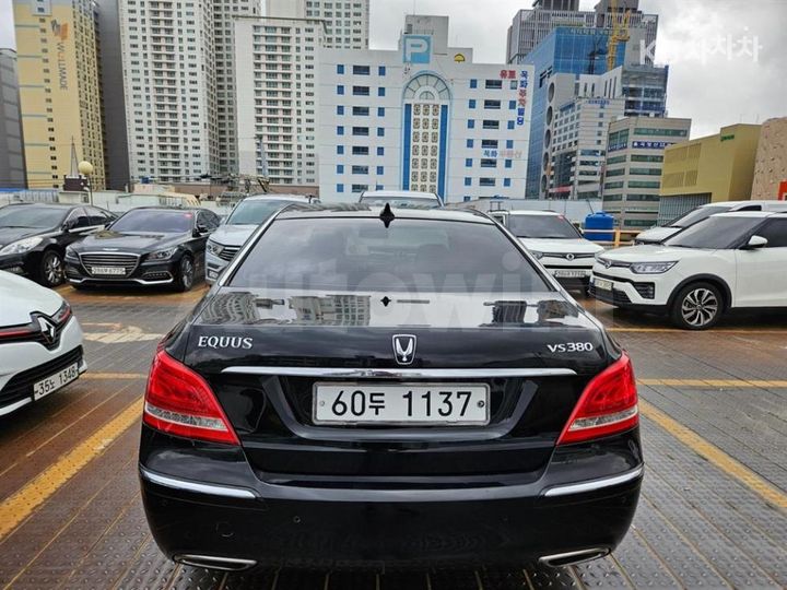 Hyundai Equus