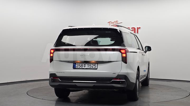 Kia Carnival 2026 — 4