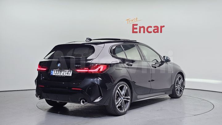 BMW 1 Series 2021 — 2