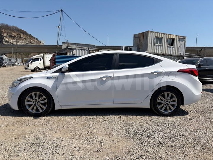 Hyundai Avante 2014 — 3
