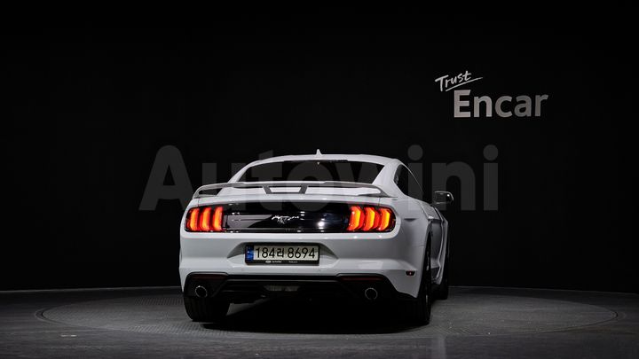 Ford Mustang 2021 — 4