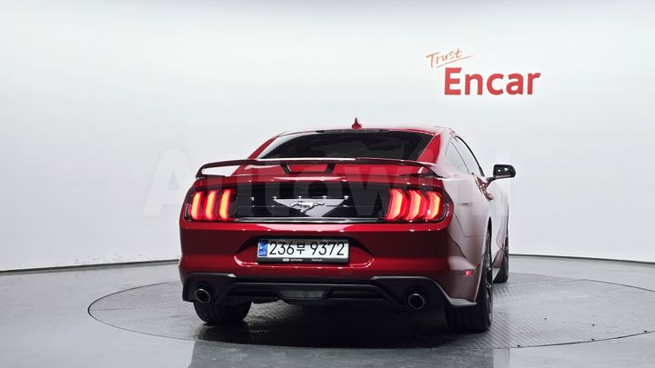 Ford Mustang 2023 — 4