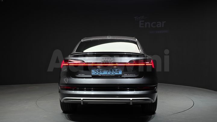 Audi e-tron 2022 — 4