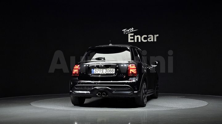 Mini Cooper 2023 — 4